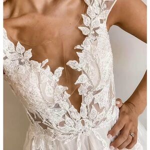 Exquisite Floral Lace Wedding Dress